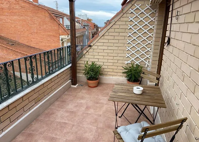 Atico Centrico Con Terraza Y Garaje *