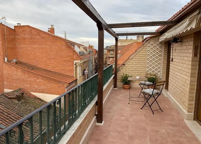 Atico Centrico Con Terraza Y Garaje *